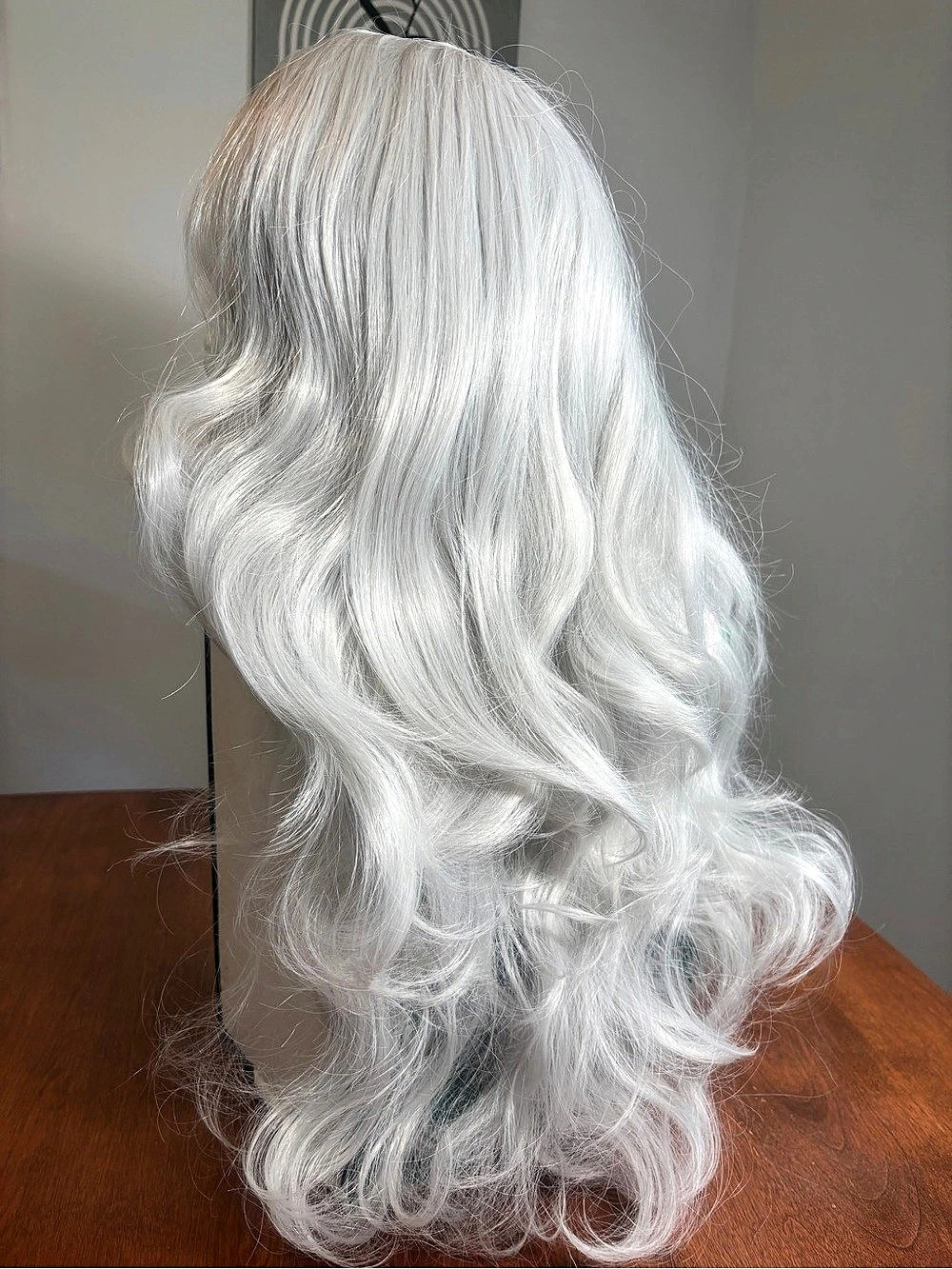 Long Wavy silver white wavy cosplay Wig